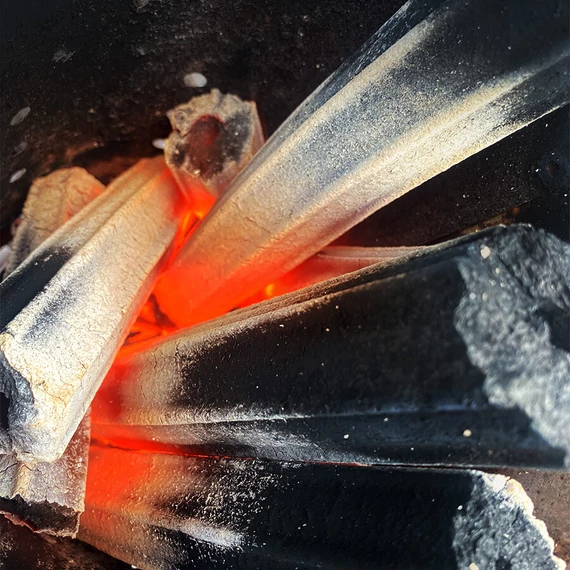 BBQ Flavour Hexagon Sawdust Briquettes faszén 10 kg  dobozos 100206